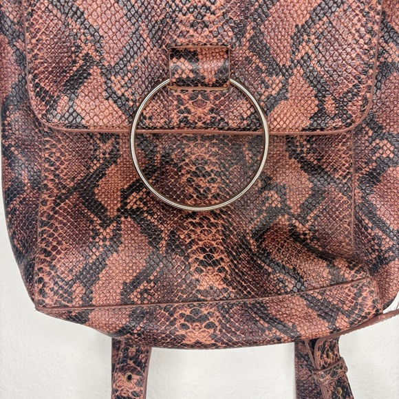 ABLE Fozi Backpack Snake Print - Picture 3 of 11